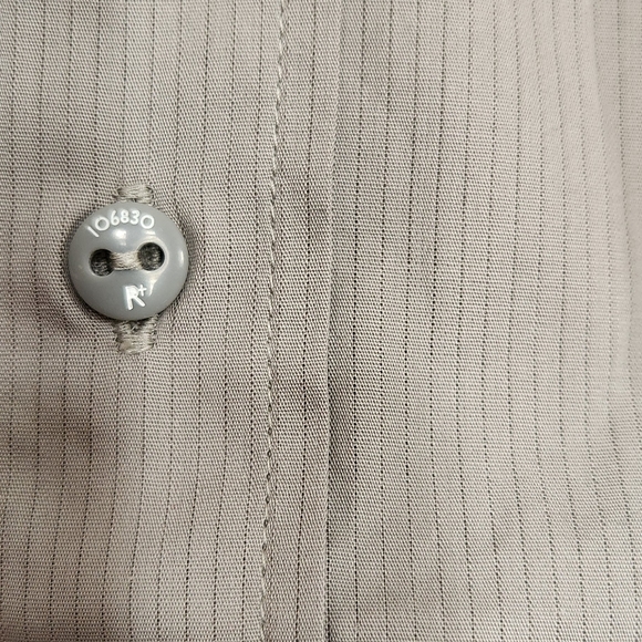 NWT Rocawear button down short sleeve grey With Pinstripes shirt 2 pockets 3XL - Picture 4 of 16